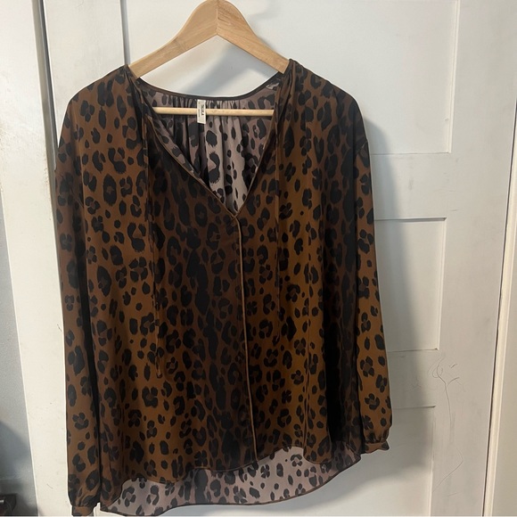 Talula Aritzia long sleeve top in cheetah print size medium - Picture 2 of 7